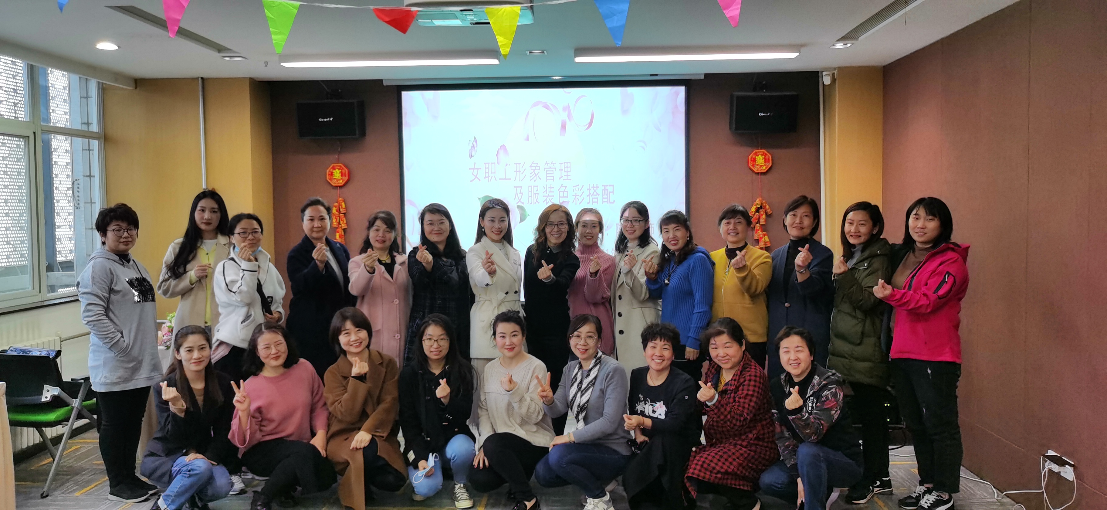 “美麗綻放在三月”——資產經營公司開展慶“三八”專題講座活動