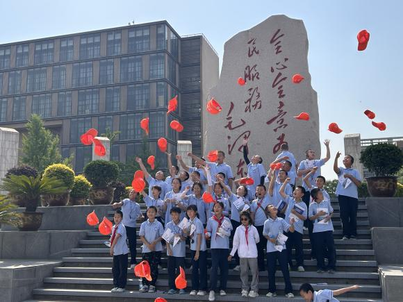 科技種子、世界青年與行業(yè)智慧共燃今夏